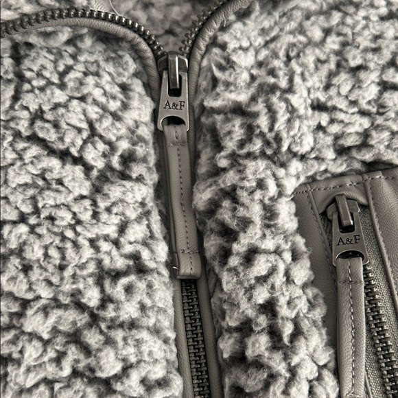 Abercrombie & Fitch Gray Sherpa Sweater - Picture 4 of 8